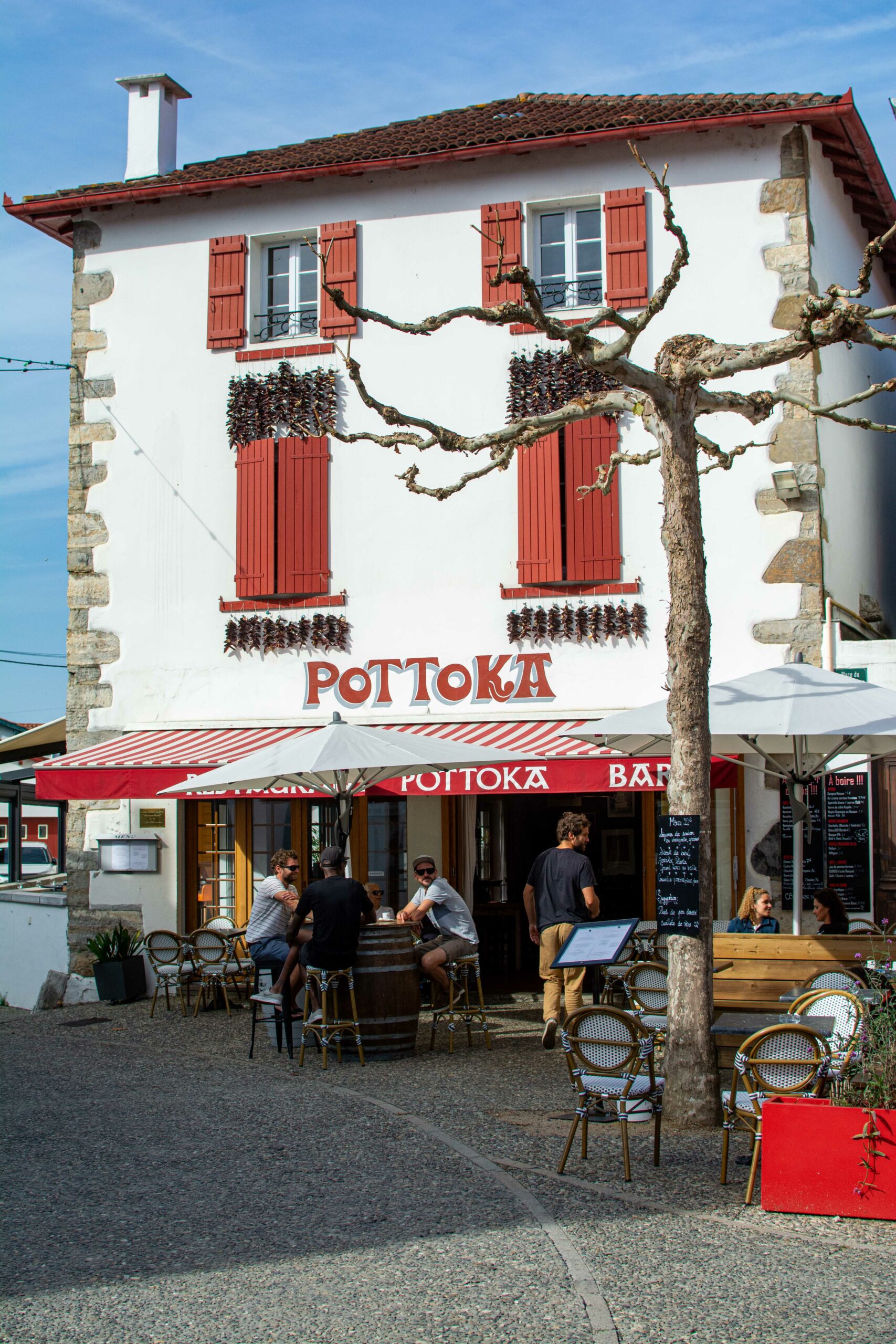 Façade du restaurant Pottoka à Espelette au Pays basque